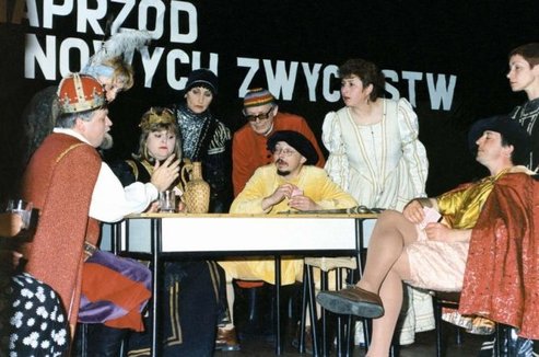 „Przedstawienie HAMLETA we wsi Głucha Dolna” (1997)
